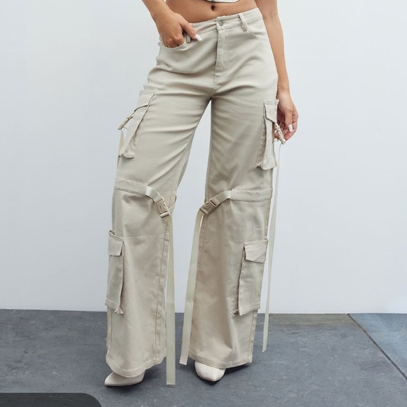 Fashion Nova Pants - Cargo pants